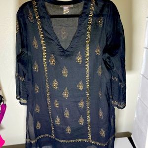 Black/Gold Organza Tunic Top dressy/casual 3/4 sleeves V neck.